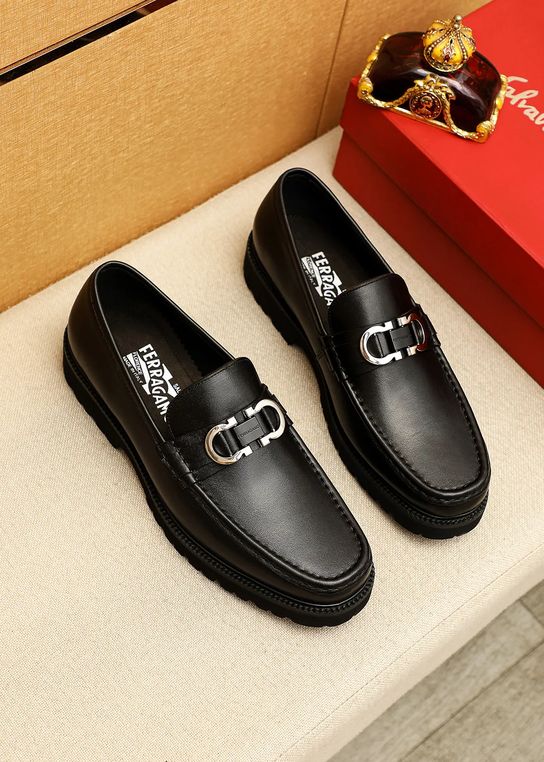 Men's shoes 💰560 💐 Product trademark: Ferragamo "Ferragamo" casual leather shoes Regular size: 38-44 (45.46🉑️customized) Product materials: Selected imported first-layer calfskin upper + original hardware buckle, imported water-dyed cowhide leather lining. Strong three-dimensional visual effect, original outsole color: 1⃣️color optional